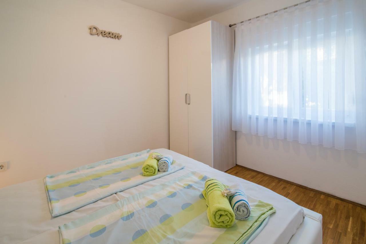 Apartments Braut Krk Кърк Екстериор снимка